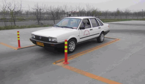 倒車入庫要打燈嗎 不需要打開燈光(直接完成相關項目)