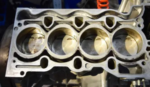 吉利博越l的發(fā)動機是沃爾沃的嗎 是沃爾沃技術(shù)(采用1.5T和2.0T發(fā)動機)