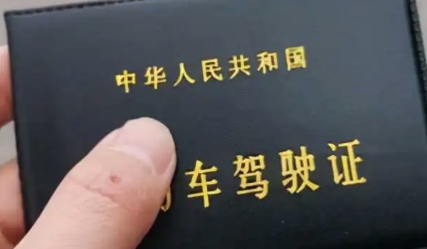 c1駕照能開三輪車嗎 可以駕駛三輪車(此種行為屬于違法)