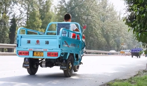 c1駕照能開三輪車嗎 可以駕駛三輪車(此種行為屬于違法)