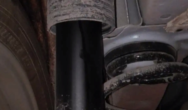 減震器漏油需要更換嗎 需要進行更換(否則會影響車輛的舒適性)