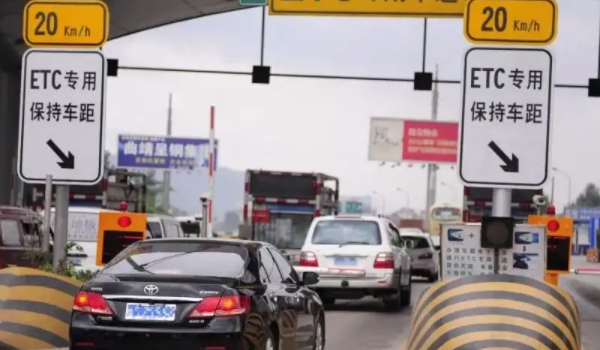 etc沒電了怎么處理 可以將設備放到太陽底下充電(完成電量的補充)