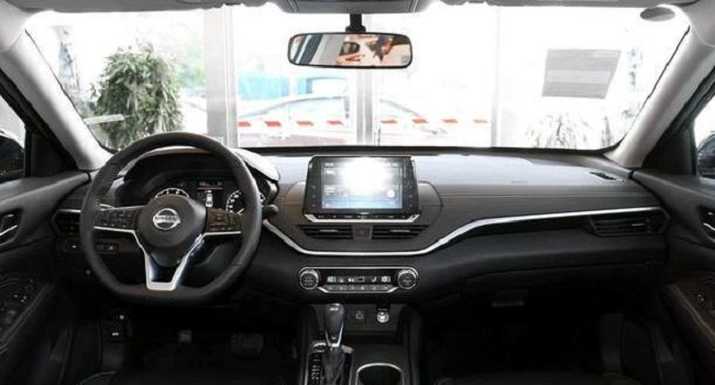 天籟20舒適版報價，價格跨度為17.98-26.98萬同級車型中性價比高