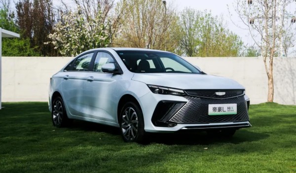 吉利雷神這款車怎么樣值得買嗎 油耗實測4.3L(輸出馬力可達181匹)