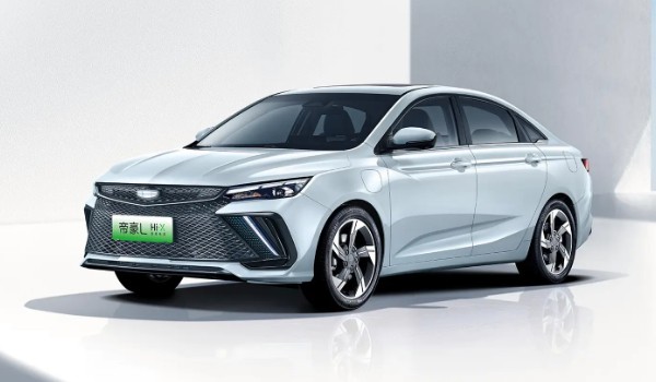 吉利雷神這款車怎么樣值得買嗎 油耗實測4.3L(輸出馬力可達181匹)