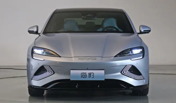 比亞迪海豹的續航里程是多少 最遠續航可達700km(三種續航版本)