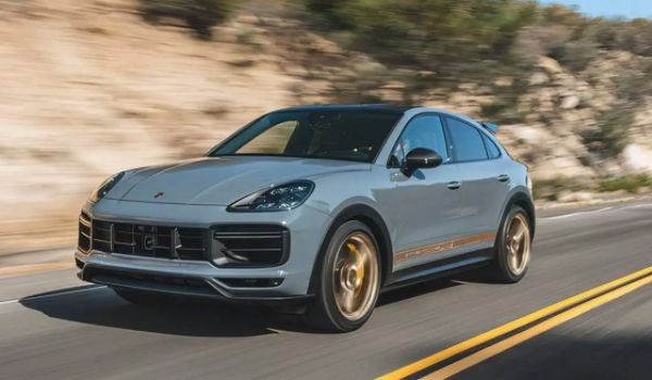 保時捷卡宴混動好還是油的好 混合動力版本效果好（燃油經濟性低）