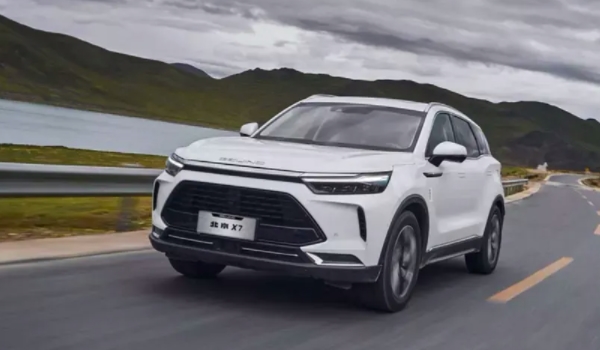 北京x7油耗 百公里的耗油量在6.8升（燃油經濟性非常的經濟）