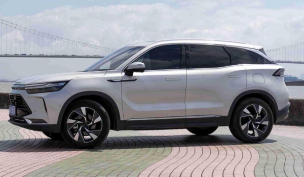 北京x7油耗 百公里的耗油量在6.8升（燃油經濟性非常的經濟）