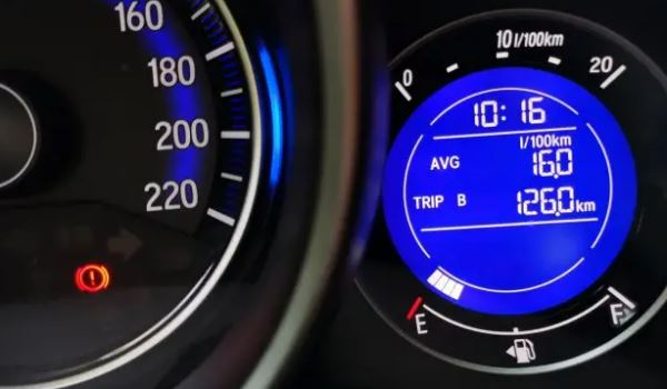 avg汽車儀表盤什么意思 是車輛的數(shù)據(jù)平均值(作為參考使用)