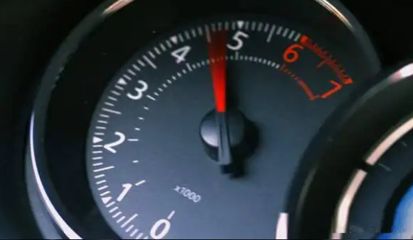 cvt起步多少轉才算暴力駕駛 超過4000轉速(損害發動機)