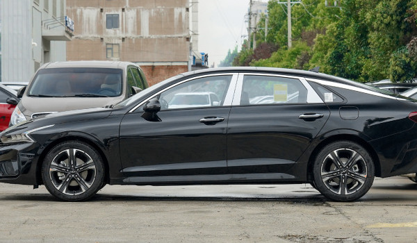 起亞k5分期首付月供多少錢(qián) 分期首付4萬(wàn)(36期月供2964元)