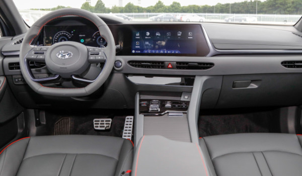 現代索納塔分期首付多少 分期首付4萬(36期月供3340元)