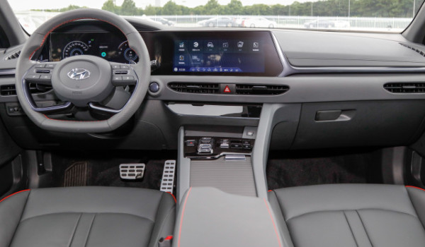 現代索納塔油耗高不高 百公里油耗7.5L(油耗一公里6毛錢)