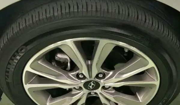 現代索納塔胎壓燈怎么復位 僅需三個操作步驟(輪胎型號245/40 r19)