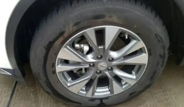 日產樓蘭輪胎是什么牌子 普利司通輪胎品牌(高速穩定性好)