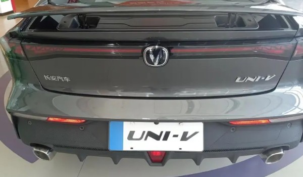 長(zhǎng)安univ運(yùn)動(dòng)版多少錢(qián) 運(yùn)動(dòng)版售價(jià)12萬(wàn)(分期首付3萬(wàn))