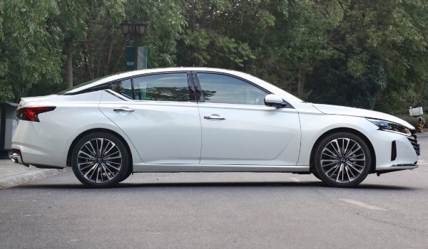 日產天籟2022新款圖片及報價 2022款天籟售價17萬一輛