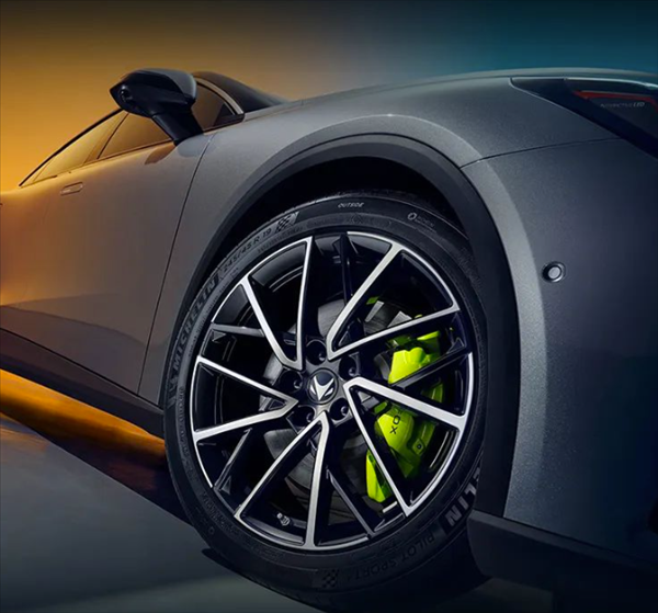 全球量產(chǎn)風(fēng)阻低過小米SU7 極狐阿爾法S5上市：17.68萬起