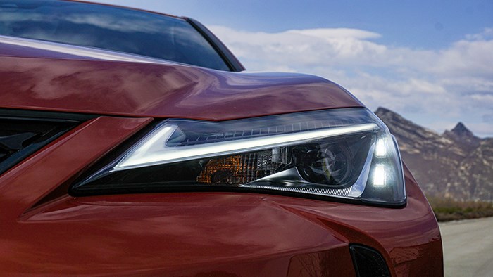 換個角度的選擇 雷克薩斯UX300e評測