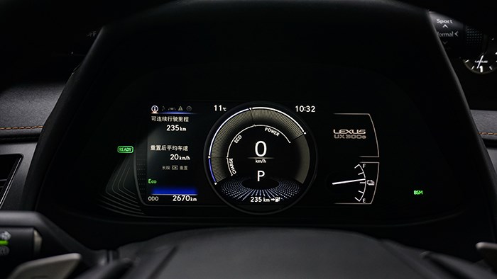 換個角度的選擇 雷克薩斯UX300e評測