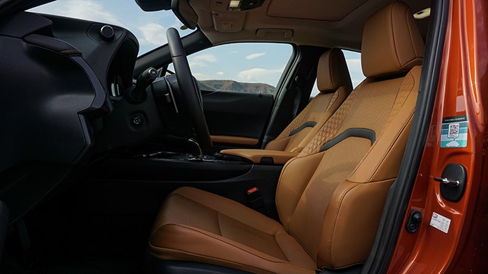 換個角度的選擇 雷克薩斯UX300e評測