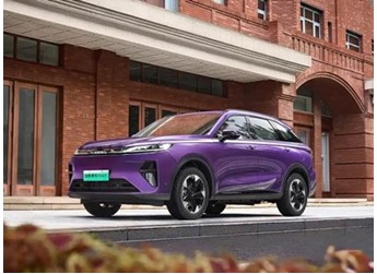 二代哈弗梟龍MAX東來(lái)紫上市 售價(jià)11.68萬(wàn)起 封面圖