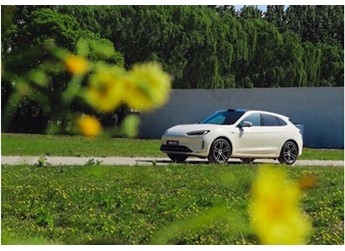 高考后學車潮來臨！智能SUV問界新M5 Ultra成年輕人購車優選 封面圖