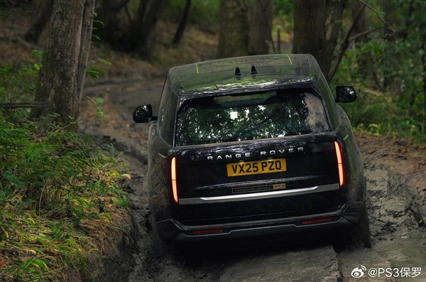 思路對了！純電路虎攬勝實車公布：和燃油版看不出什么區別