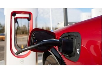 研究：美國近半數電動汽車車主想換回燃油車 排名第二 封面圖