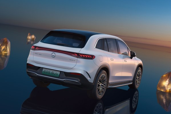 奔馳EQS SUV正式上市 續航最高742公里 售91.05萬元起