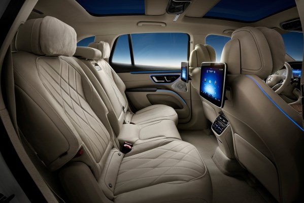 奔馳EQS SUV正式上市 續航最高742公里 售91.05萬元起