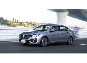 法系車被掀翻！1.6T頂配12.17萬，標致拿自己當“國產車”賣？