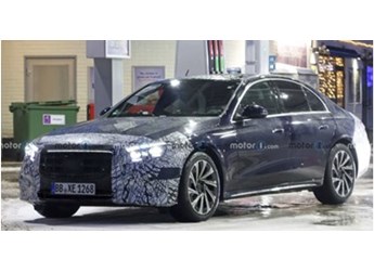 年內(nèi)上市！全新奔馳E級(jí)諜照曝光 或采用貫穿式LED燈帶