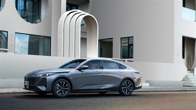 E:\長安圖片\【媒體資料夾】“經典煥新，有你真好”長安汽車春季煥新發布會\產品圖片素材\第三代逸動\美圖\小圖\L1000404 拷貝.jpg