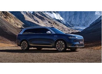 坐穩自主第一豪華汽車！問界10月銷量均價齊飛：追平BBA