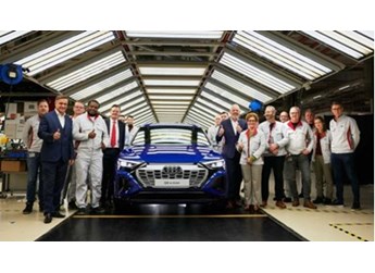 最大續航600km！奧迪Q8 E-Tron純電SUV正式投產