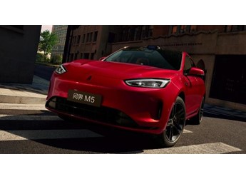 問界新M5 Ultra躍影紅成都車展驚艷亮相，購車立享至高3.7萬權益 封面圖