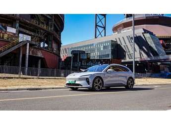 優雅與性能兼顧 試駕蔚來ET5T