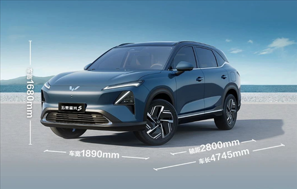 五菱星光S首發亮相：車內配齊彩電、大沙發 10萬塊沖不沖