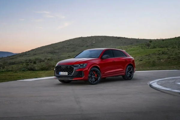 新款?yuàn)W迪RS Q8正式發(fā)布 搭載4.0升雙渦輪增壓V8發(fā)動(dòng)機(jī)