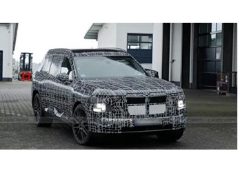 全新寶馬X7最新諜照曝光 分體式LED大燈+硬朗設計成亮點 封面圖