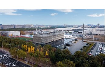 北京奔馳啟動零碳綜合創新示范項目，新質賦能打通低碳轉型新通道 封面圖