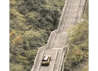 奇瑞汽車為挑戰爬天門山臺階失敗道歉：全力修復并承擔賠償責任 封面圖