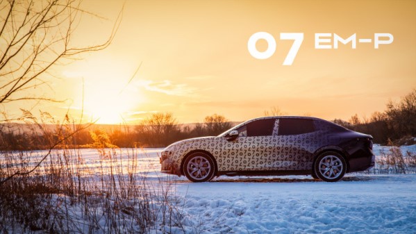 領克首款純電車型E371諜照曝光 “實車很大 姿態不錯”