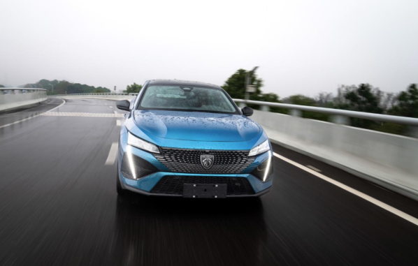 顏值沒輸過！東風標致408X官圖公布 將原汁原味引進