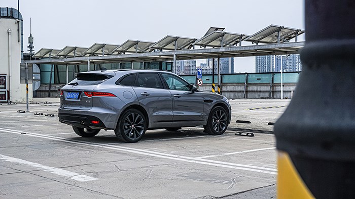 來自英倫獨特氣質 捷豹F-PACE 2.0T 賽旗版
