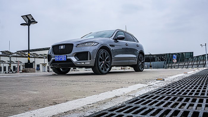 來自英倫獨特氣質 捷豹F-PACE 2.0T 賽旗版