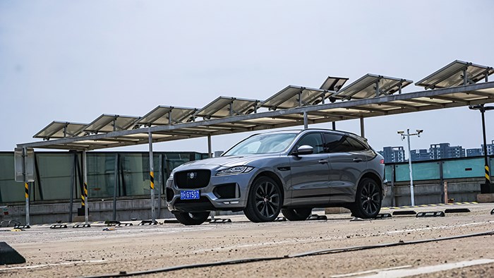 來自英倫獨特氣質 捷豹F-PACE 2.0T 賽旗版