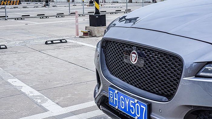 來自英倫獨特氣質 捷豹F-PACE 2.0T 賽旗版